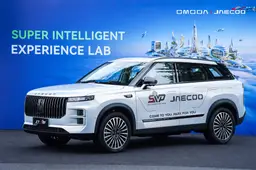 Full hybrid con batteria record da 5 kWh e stile da robot: la mossa a sorpresa di OMODA & JAECOO che spiazza le rivali