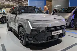 Hyundai presenta la nuova Tucson al Salone di Parigi: design più muscoloso, display da 17 pollici e motori ibridi fino a 292 CV