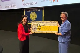 v.l.n.r. Thana Kammeijer, bestuurslid Voedselbank GoedOntmoet; Tineke de Waal, voorzitter Soroptimistclub Bergen op Zoom e.o.