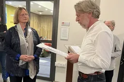 overhandiging Petitie Beuningen met Respect