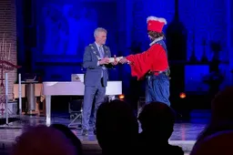 Opening-750-jaar-marktrecht-overhandiging