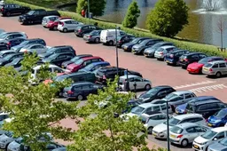 ij360_parkeren-autos-halve-maan-1024x576