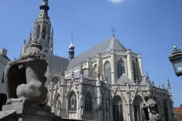 grote kerk of breda zonnig