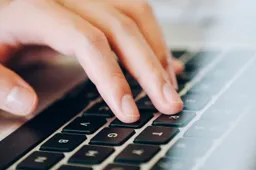 laptop blogger online