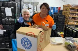 Soroptimist International Club Breda doneert menstruatieondergoed aan de Voedselbank