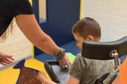 Leerling van Visio Onderwijs Breda oefent voor de musical