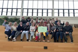 Studenten opleiding zorgboerderij met clowns Juul en Coco