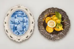 Twee werken_ blauw water en citroenen