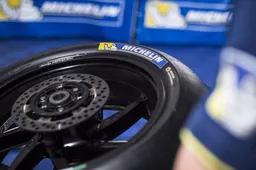 MotoGP, Valencia: Michelin prepara le gomme asimmetriche