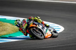 Andrea Iannone KO a Jerez: domani forfait o ultimo in griglia