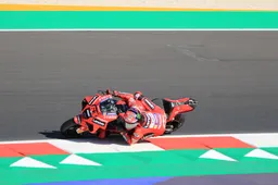 MotoGP Misano: Pecco Bagnaia vola, pole con record assoluto!