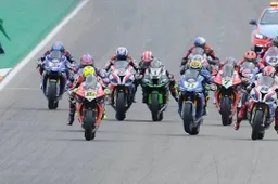 Superbike: Markus Reiterberger che paura, cade alla partenza