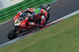 Superbike: Chaz Davies manca un secondo "Ma la direzione è giusta"