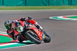 Superbike Imola: Chaz Davies strappa la pole a Jonathan Rea