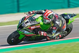 Superbike Imola: Marco Melandri si avvicina a Jonathan Rea