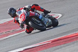 La Ducati V4 debutta nel National Trophy con l'8° e 9° tempo