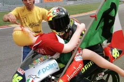 Storie di Moto: quel Fans Club di Biaggi "Nella terra del nemico" Valentino Rossi