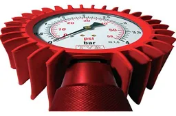 Pressione pneumatici: l'importanza di un manometro di qualità