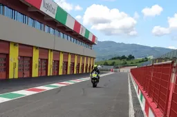 Test al Mugello per Valentino Rossi, Casey Stoner sconsiglia il rinnovo