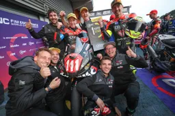 Clamorosa separazione tra Aviobike e Aprilia nel FIM EWC