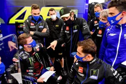 MotoGP, Valentino Rossi 'The Goat': blitz ai box per ringraziare Gerloff