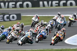 125cc: a Estoril primo "match ball" iridato per Marquez