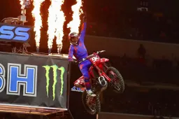 AMA Supercross: Ken Roczen inarrestabile nel triplo evento di Indianapolis