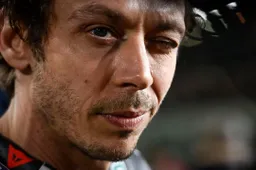 MotoGP, Marco Lucchinelli attacca Valentino Rossi: "Toglie spazio ai giovani"