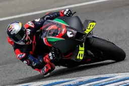 MotoGP, Andrea Dovizioso scopre l'Aprilia: "Moto diversa da Ducati"