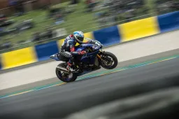 24h Le Mans Yamaha YART davanti a tutti dopo sei ore e mezza