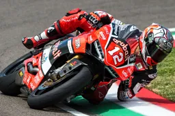 Superstock 1000 Imola Gara Dominio incontrastato di Michael Rinaldi