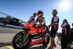 Superstock 1000 Donington Qualifiche Terza pole stagionale per Michael Rinaldi