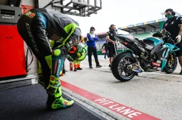 MotoGP, Valentino Rossi: "Le passeggiate in scooter sono vietate"