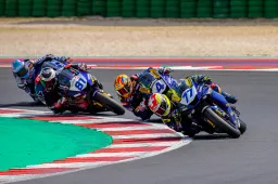 Supersport, Gara 1 Misano: Aegerter spaventa, ancora splendido Bernardi