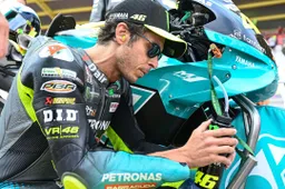 MotoGP, Valentino Rossi: problemi con Aramco e nodo contratto Yamaha