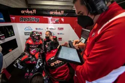 Superbike, Scott Redding non molla: "Jonathan Rea sotto pressione"