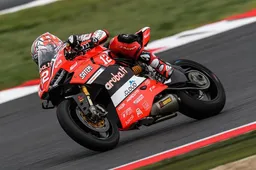 Superstock 1000: Vince Markus Reiterberger, Michael Rinaldi Campione Europeo