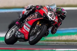 Superbike, Scott Redding vietato sbagliare. Rinaldi assalto a Lowes