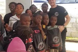 Danilo Petrucci e il suo fans club regalano un sorriso a tanti bimbi africani