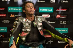 Valentino Rossi: l'omaggio terra-aria per l'eroe della MotoGP