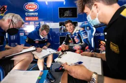 Superbike, Toprak tradito dal parafango: "Succede sempre qualcosa..."