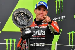 MotoGP, retroscena Aprilia: motore spento, panico prima del podio