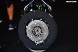 MotoGP, Michelin spazza le polemiche: rinnovo fino al 2026