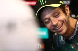 MotoGP, il coach Gavira: "Valentino Rossi non perde il sorriso"