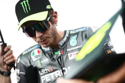MotoGP, Valentino Rossi si scusa con i fan: "Vado al massimo, mi dispiace"