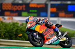 Moto3 GP Europa: Raúl Fernández, primo trionfo nel caos. Arenas KO