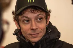Valentino Rossi papà: gli auguri di Dovizioso, nonna Stefy e della VR46 Academy