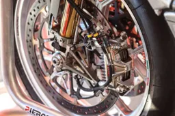 Disco ventilato in MotoGP, pinze in Superbike: le ultime "diavolerie" Brembo