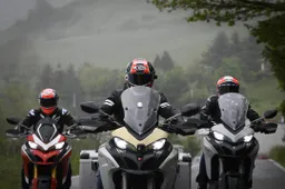 Dovizioso, Petrucci e Pirro, arrivo al Mugello lungo le vie della Toscana