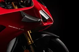 Superbike retrospective, Ducati Panigale: La Desmosedici su strada